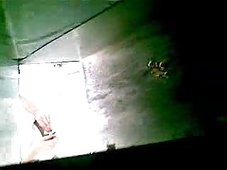 Porno istri menangkap dan bergabung di kamera tersembunyi buatan sendiri retro video porno