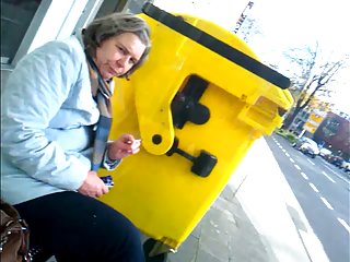 Berkedip nenek dan dia berjalan-berkedip menonton porno rusia secara online lebih tua